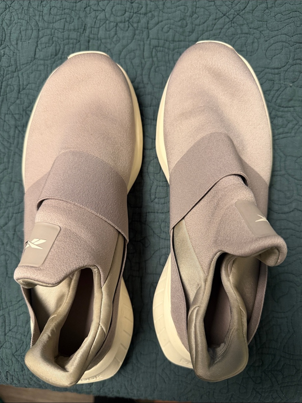 Reebok 9 Slip-On Sneakers in Beige
